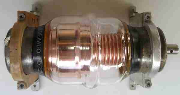 Вакуумный конденсатор переменной емкости КП1-4 25кв 5-100пФ с металлостеклянной оболочкой